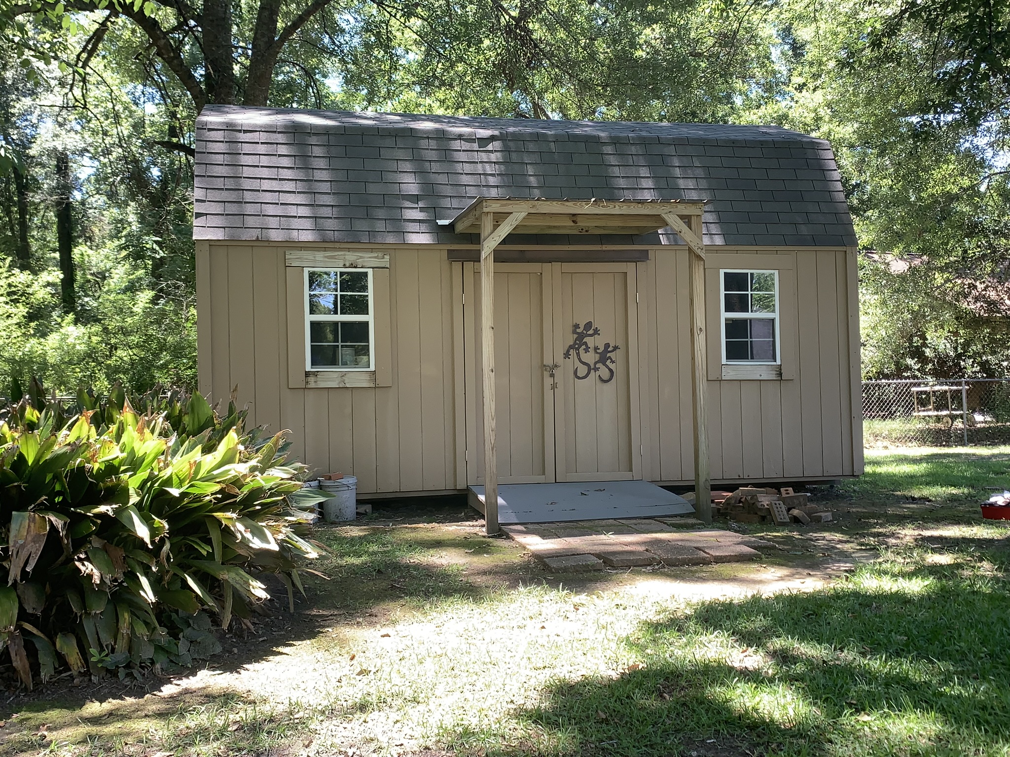 Shed Painted in Kiln MS by local painter Paint Star - brown wooden shed before painting