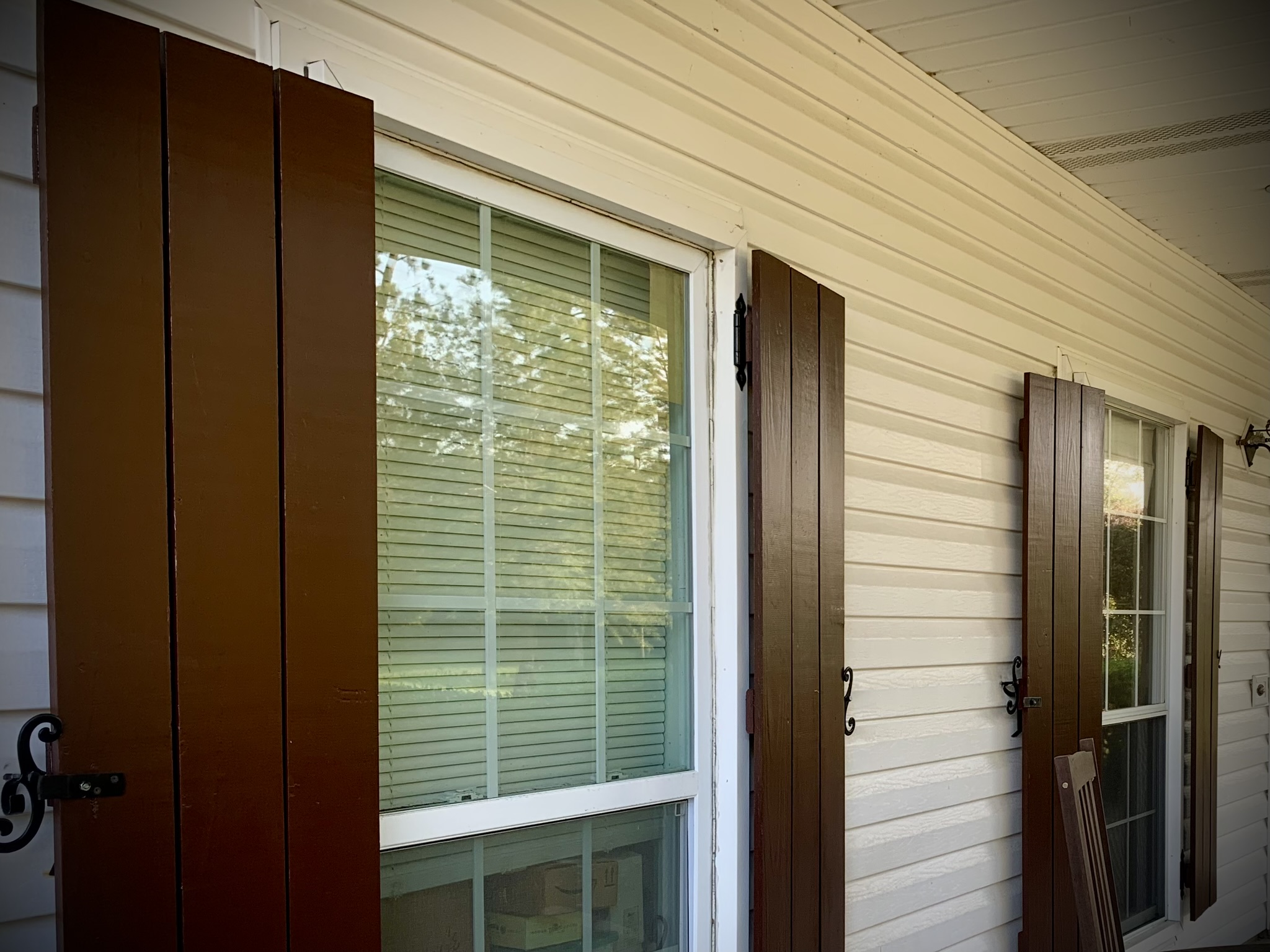 Shutters Painted in Poplarville MS by local painter Paint Star - brown freshly painted satin shutters on southern home